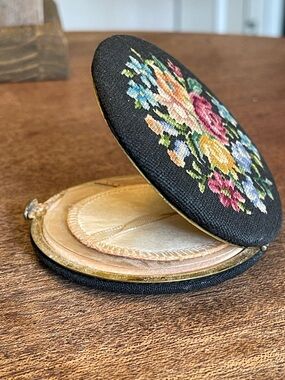 Vintage Black Floral Embroidered Compact Mirror with Puff